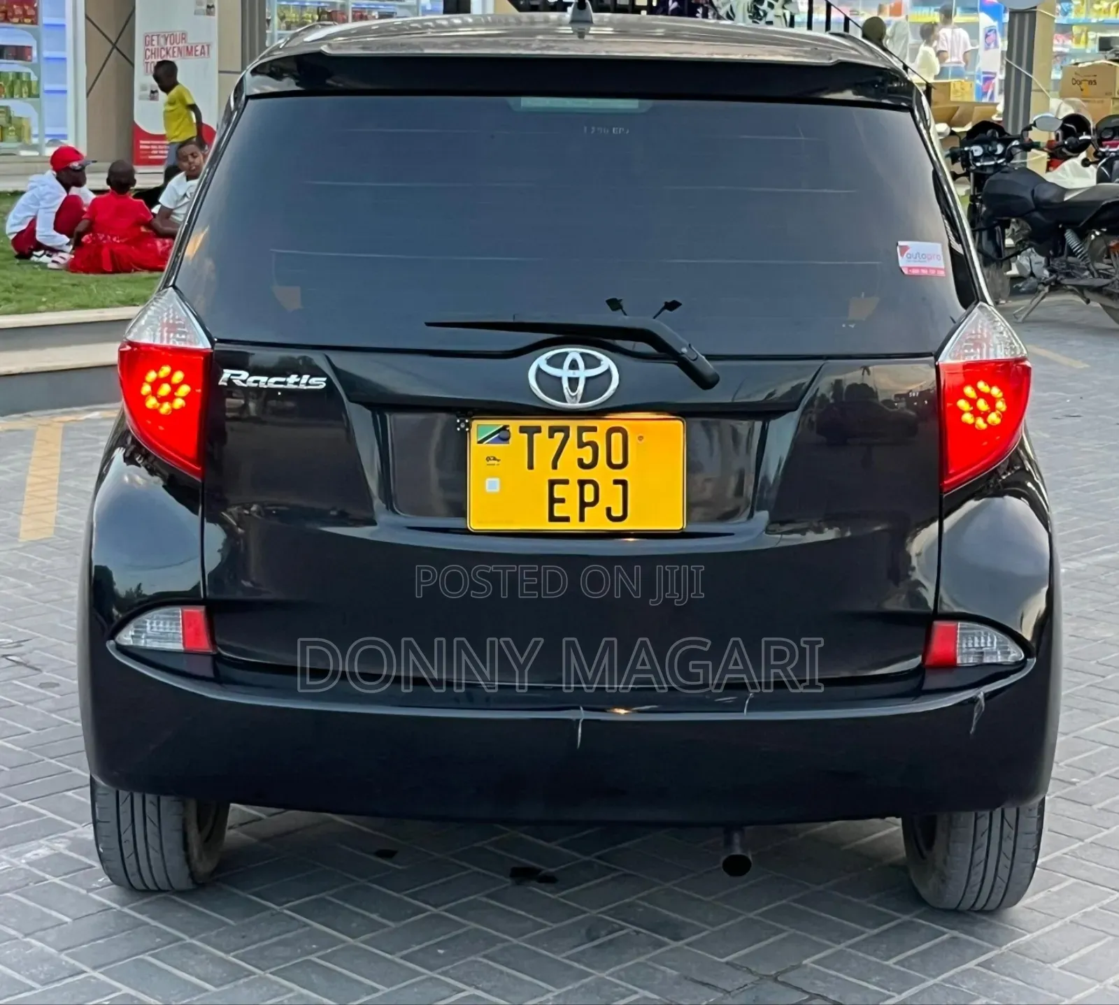 Toyota Ractis 1.5 AWD 2012 Black