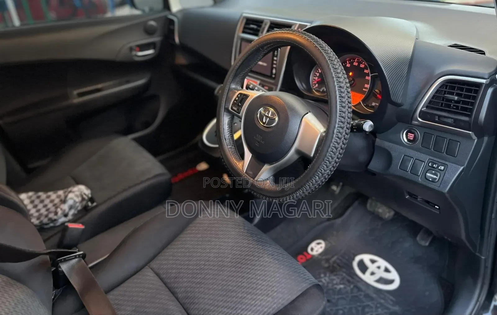 Toyota Ractis 1.5 AWD 2012 Black
