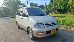 Toyota Noah 2001 Pearl