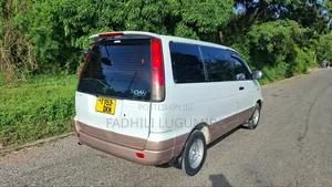 Toyota Noah 2001 Pearl