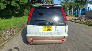 Toyota Noah 2001 Pearl