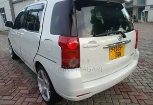 Toyota Raum 2005 White