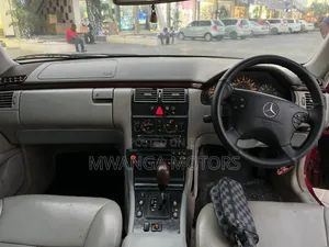 Mercedes-Benz C200 2000 Red