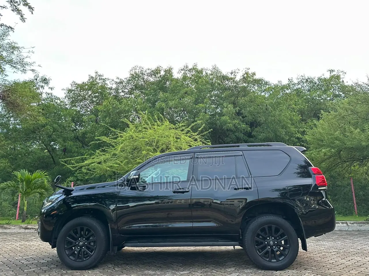 Toyota Land Cruiser Prado 2.7 2023 Black
