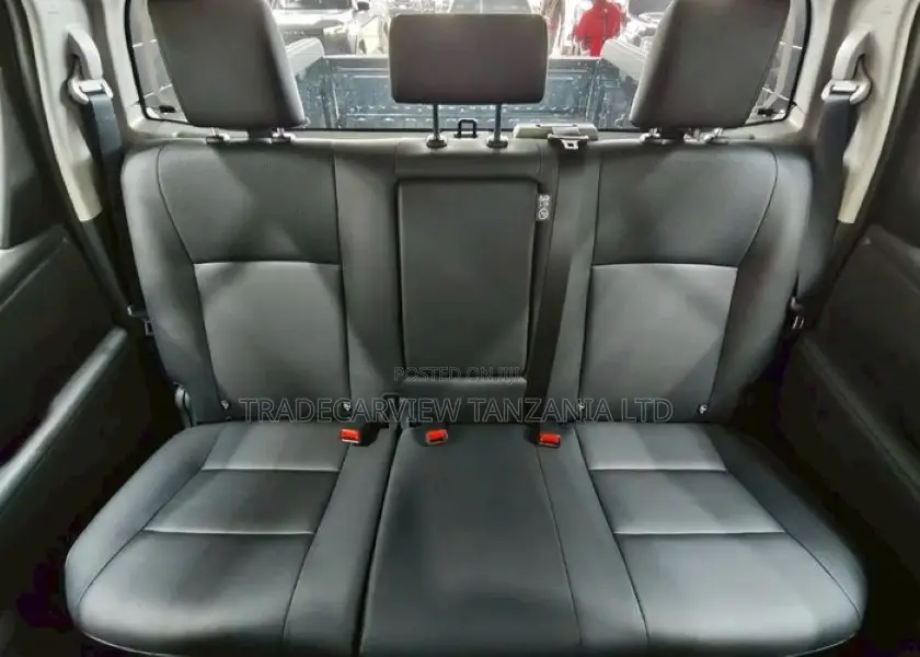 New Toyota Hilux 2025 Gray