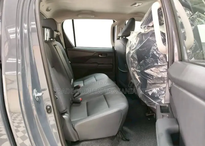 New Toyota Hilux 2025 Gray