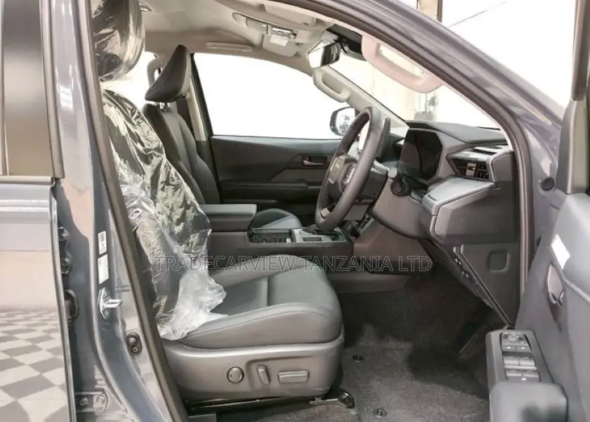 New Toyota Hilux 2025 Gray