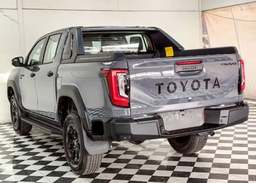 New Toyota Hilux 2025 Gray