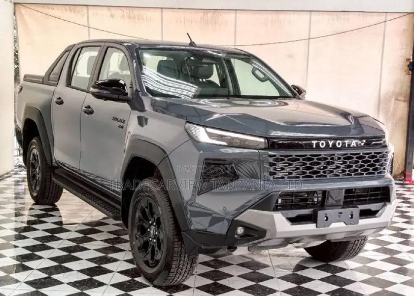 New Toyota Hilux 2025 Gray