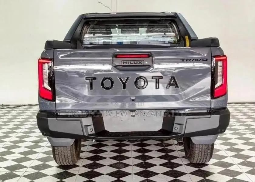 New Toyota Hilux 2025 Gray