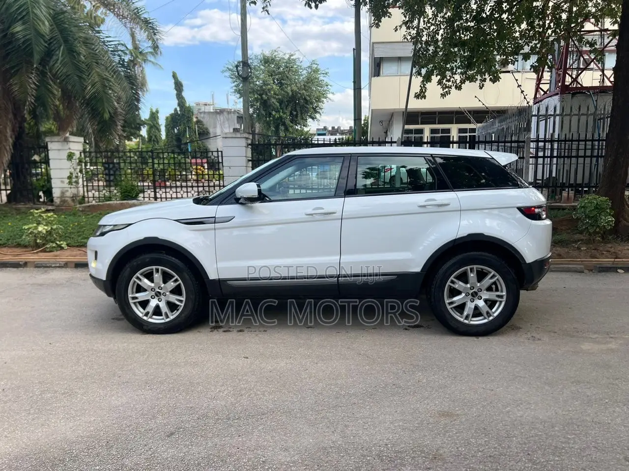 Land Rover Range Rover Evoque Dynamic 4x4 (2.0L 4cyl 9A) 2014 White