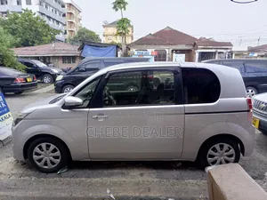 Toyota Spade 2015 Silver