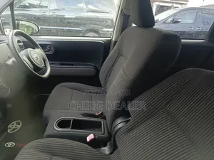 Toyota Spade 2015 Silver