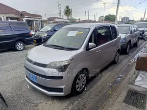 Toyota Spade 2015 Silver