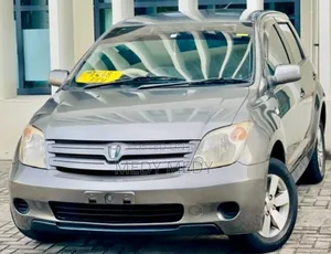 Toyota IST 2005 Gray