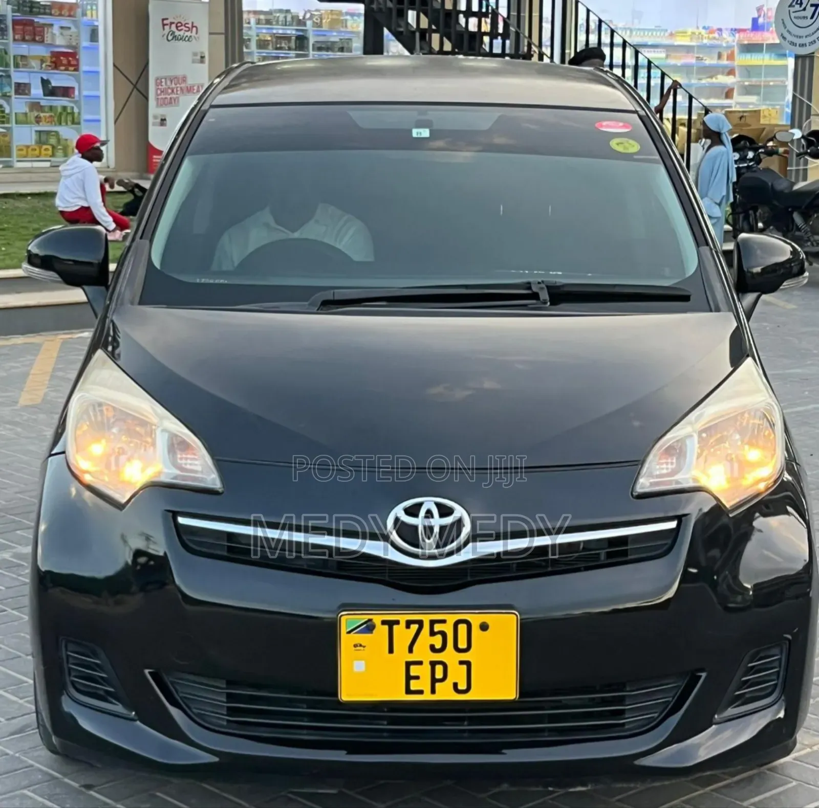Toyota Ractis 2012 Black