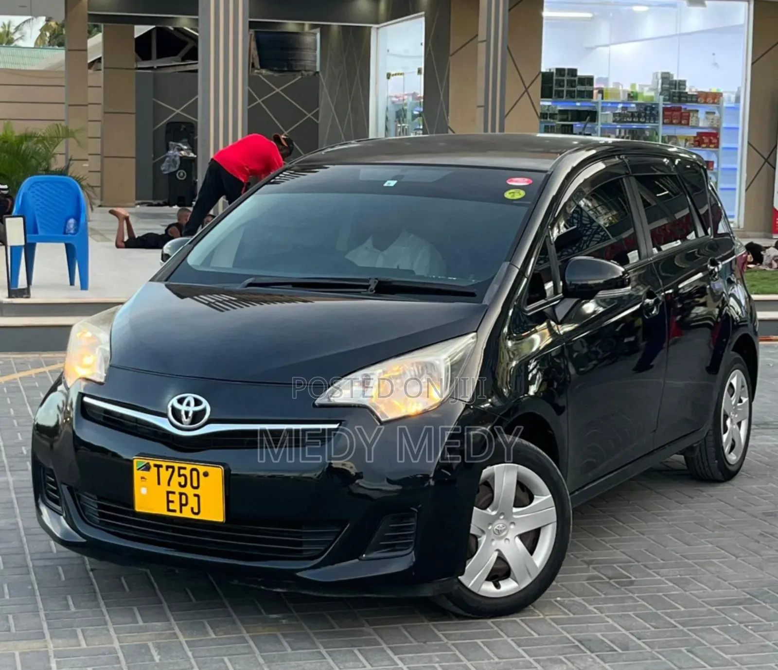 Toyota Ractis 2012 Black