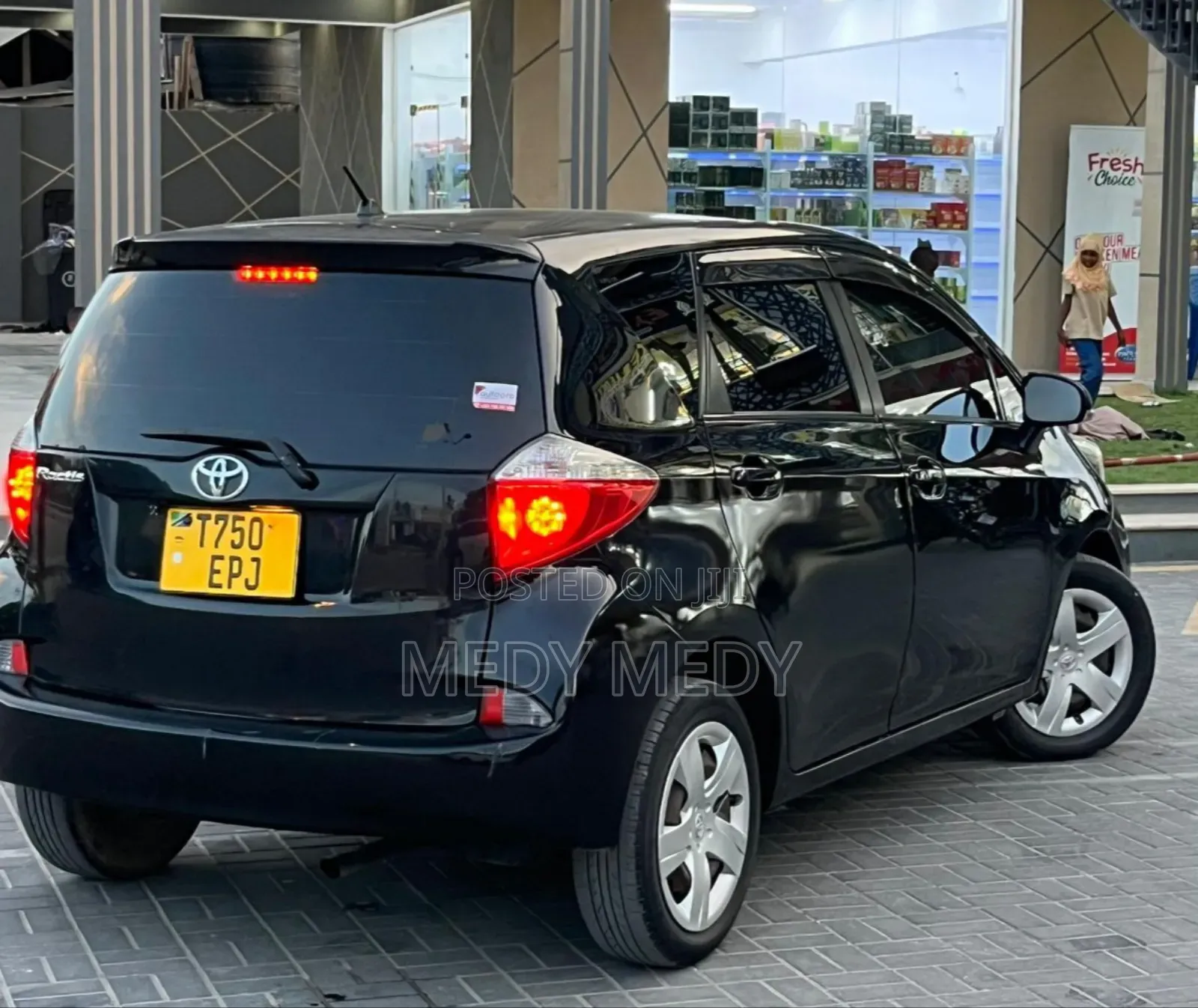 Toyota Ractis 2012 Black