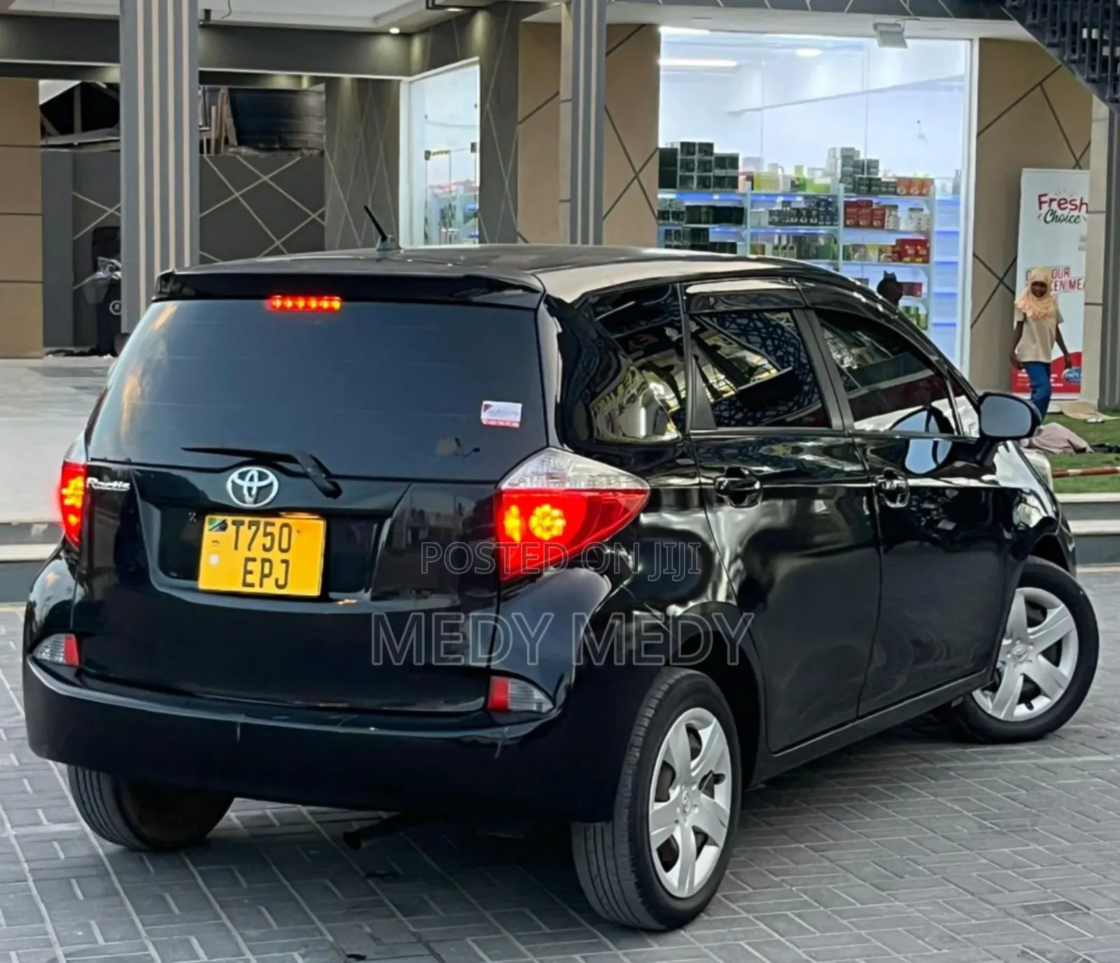 Toyota Ractis 2012 Black