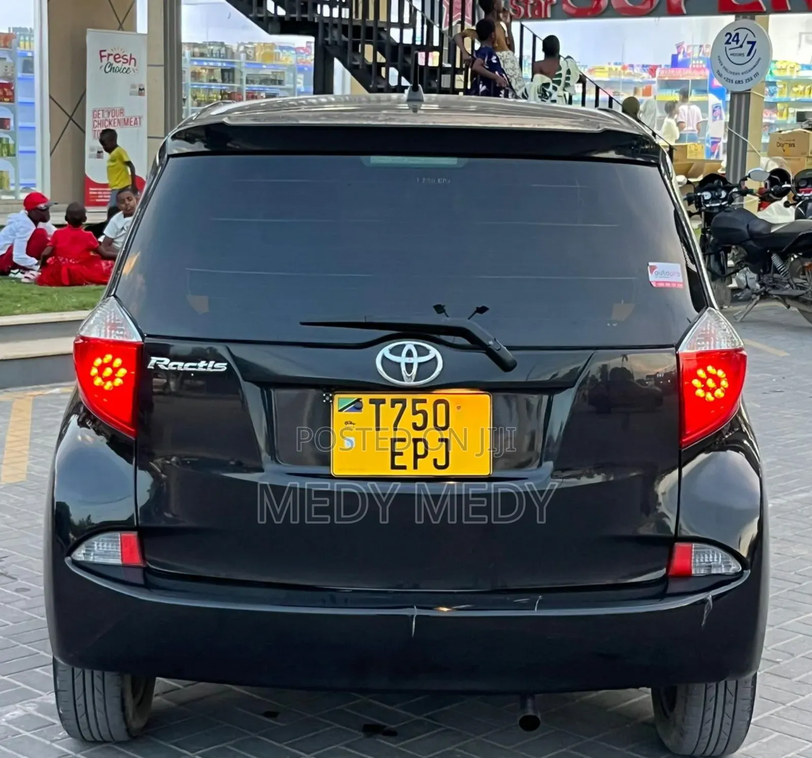 Toyota Ractis 2012 Black