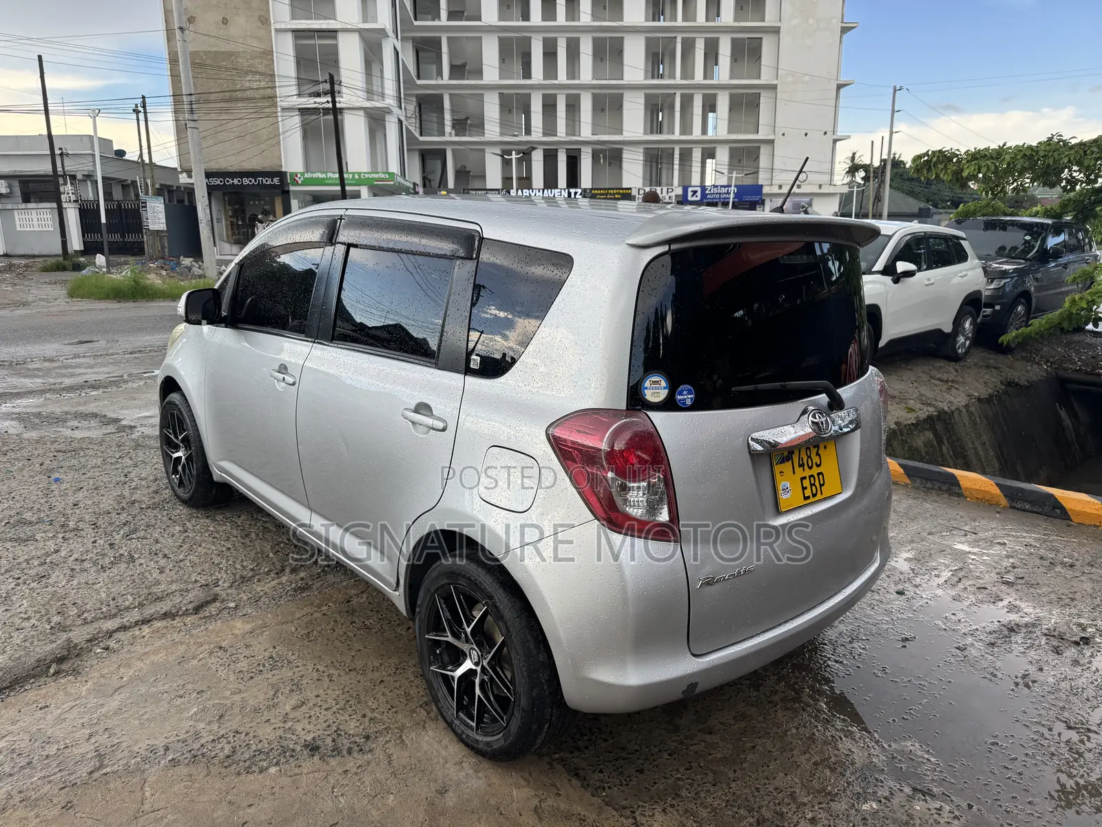 Toyota Ractis 1.3 FWD 2008 Silver
