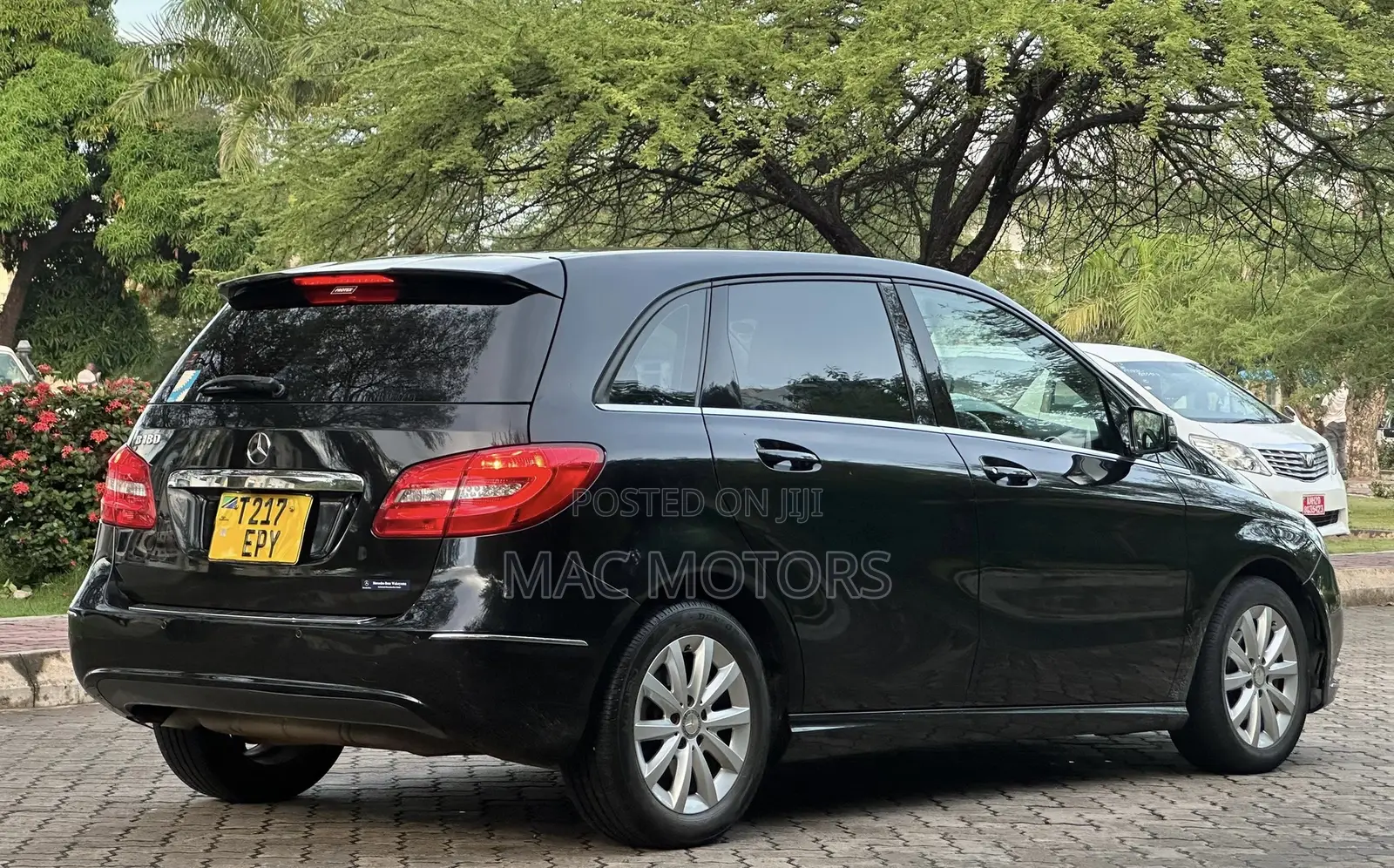 Mercedes-Benz B-Class B180 Petrol 2013 Black