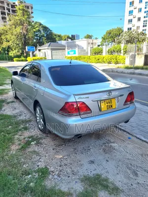 Toyota Crown 2006 Silver