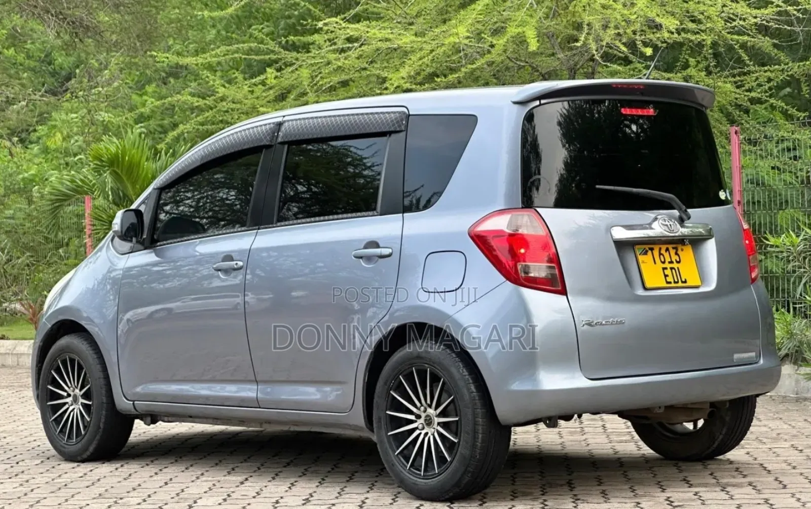 Toyota Ractis 2006 Gray