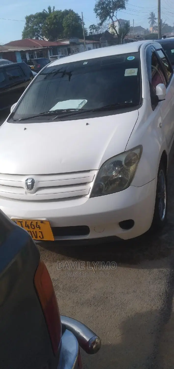 Toyota IST 2003 White
