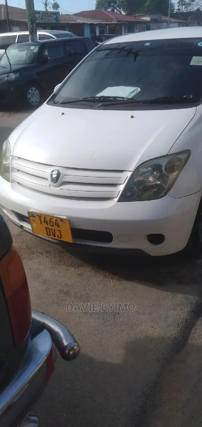 Toyota IST 2003 White