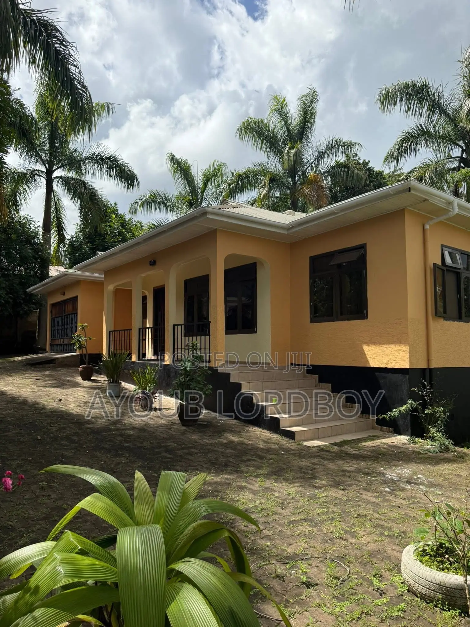 4bdrm House in Nkoanrua for sale