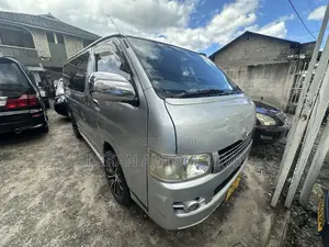 Toyota Quantum 2010 Silver