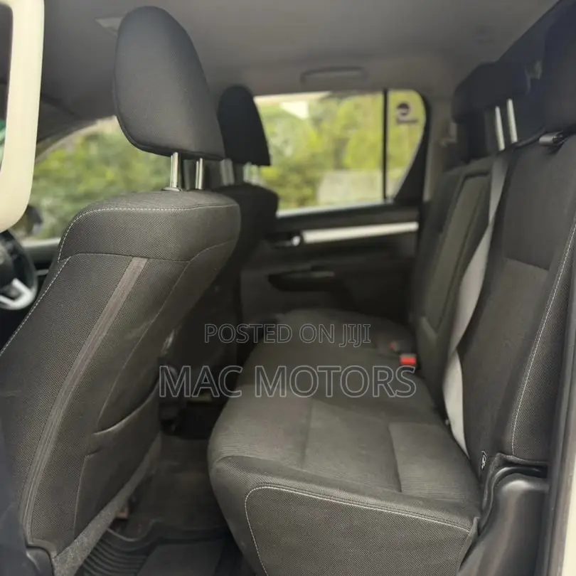 Toyota Hilux Revo Double Cab Deisel 2.4 AWD 2018 White