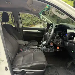 Toyota Hilux Revo Double Cab Deisel 2.4 AWD 2018 White