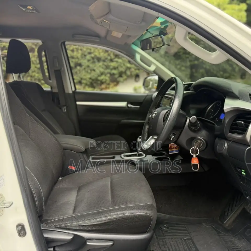 Toyota Hilux Revo Double Cab Deisel 2.4 AWD 2018 White