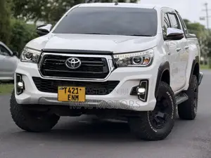 Toyota Hilux Revo Double Cab Deisel 2.4 AWD 2018 White