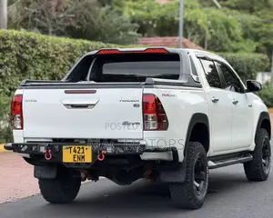 Toyota Hilux Revo Double Cab Deisel 2.4 AWD 2018 White