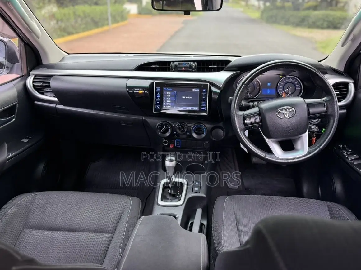 Toyota Hilux Revo Double Cab Deisel 2.4 AWD 2018 White