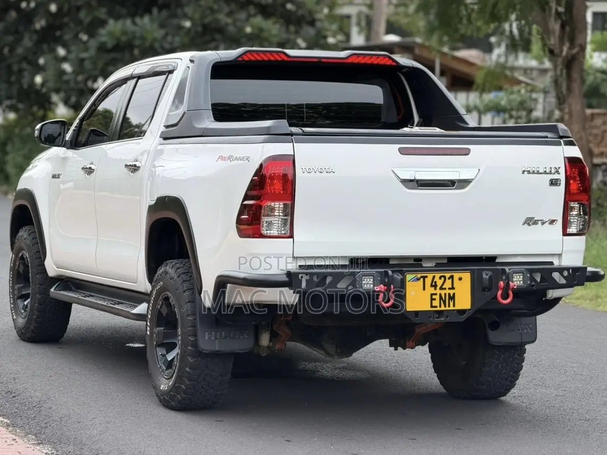 Toyota Hilux Revo Double Cab Deisel 2.4 AWD 2018 White
