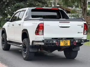Toyota Hilux Revo Double Cab Deisel 2.4 AWD 2018 White