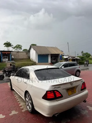 Toyota Crown 2006 White