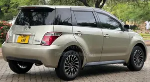 Toyota IST 2004 Gold