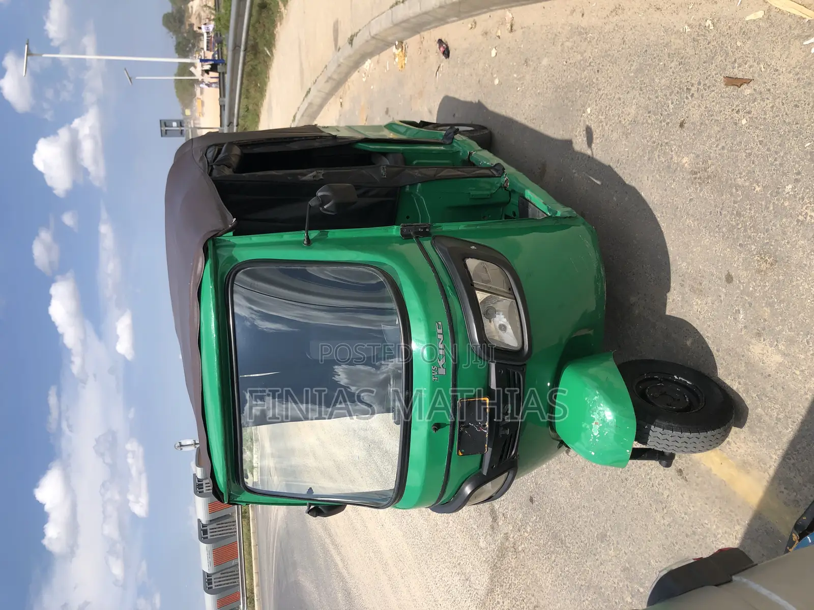 Bajaj Stroke 2019 Green