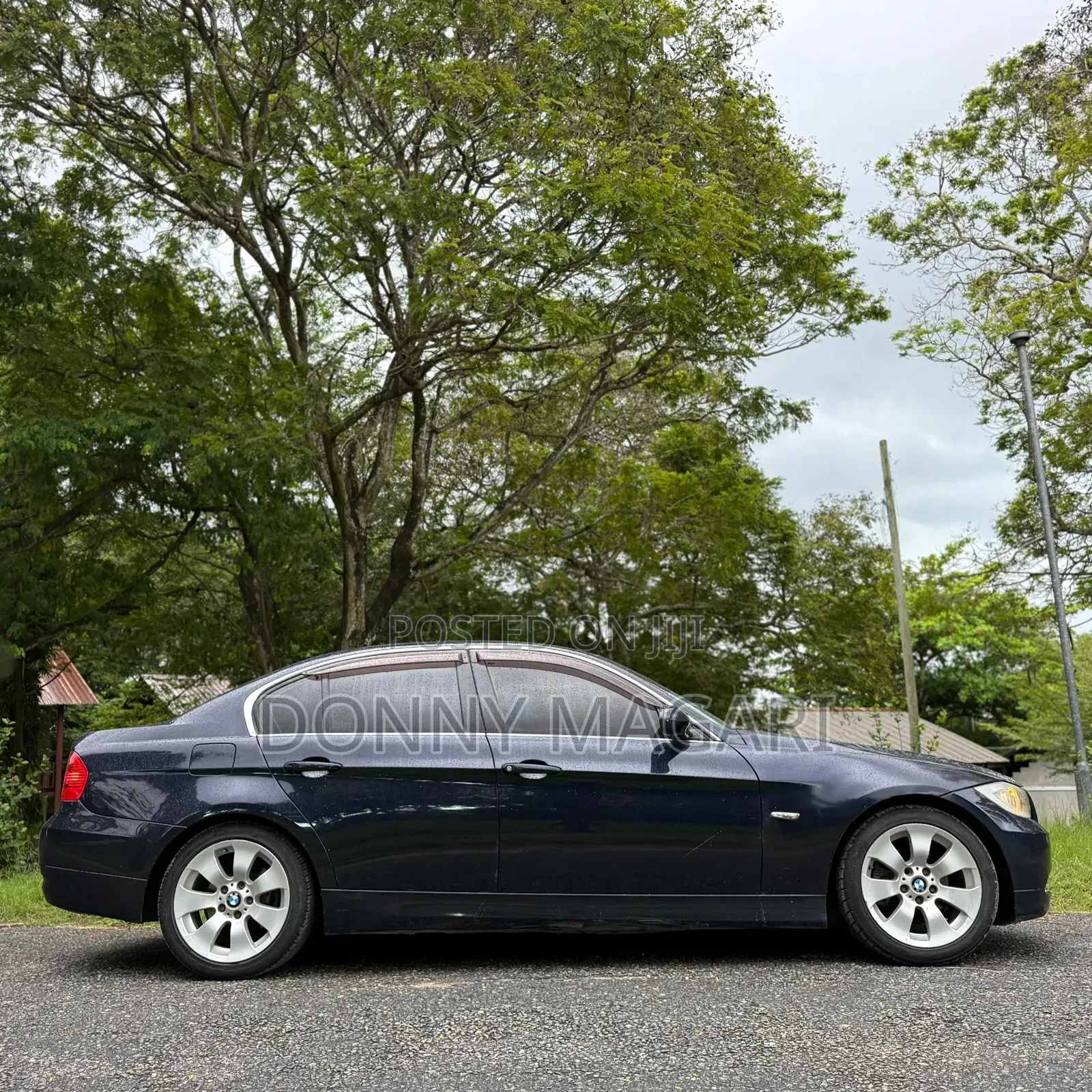 BMW 3 Series 325i RWD 2010 Blue