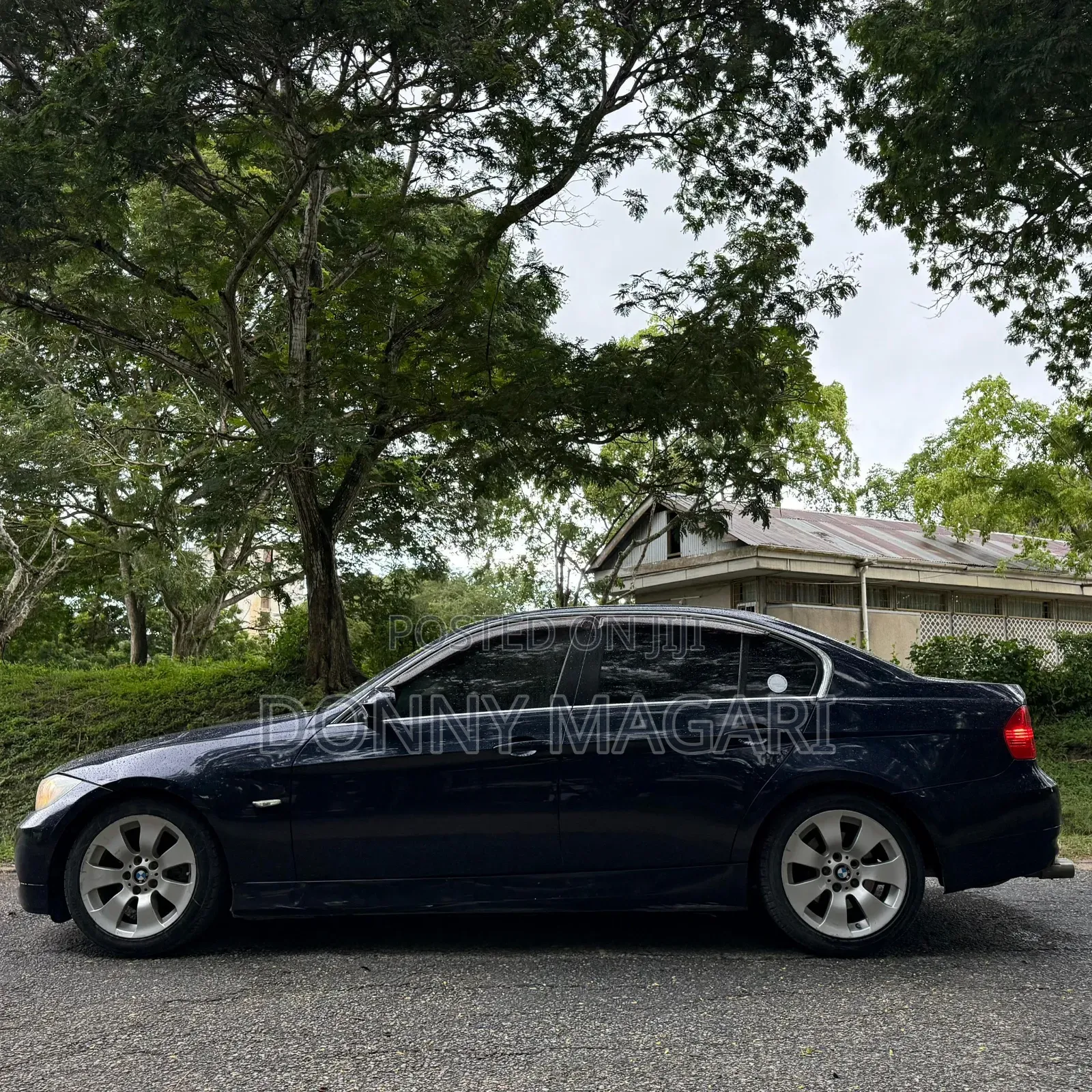 BMW 3 Series 325i RWD 2010 Blue