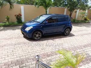 Toyota IST 2004 Blue