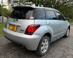 Toyota IST 2004 Silver