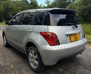 Toyota IST 2004 Silver