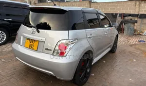 Toyota IST 2005 Silver