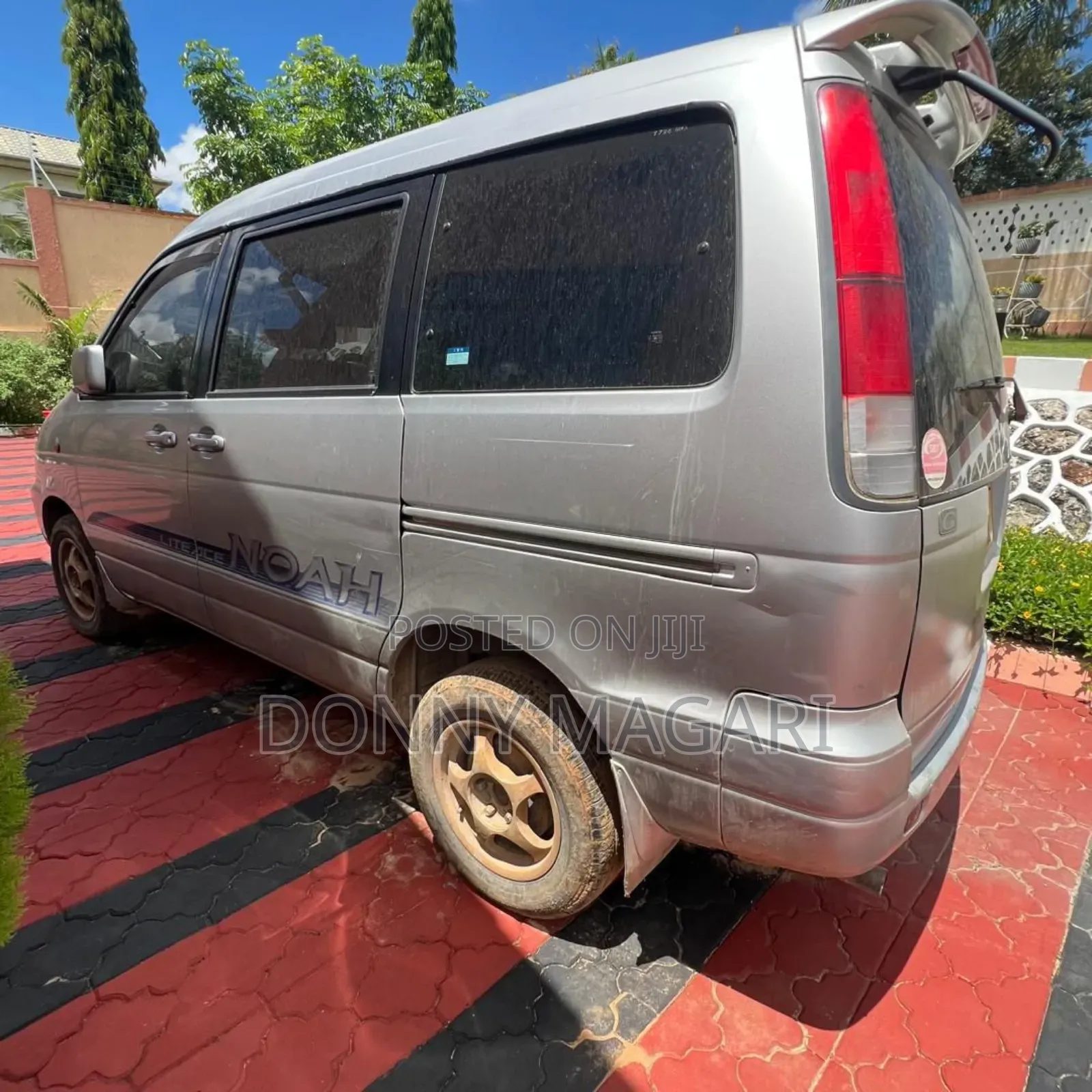 Toyota Noah 2001 Silver